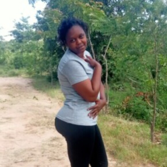 Profile picture of Liz Liz